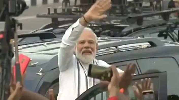  ब्रेकिंग : चेन्नई में PM मोदी का भव्य स्वागत , 31,400 रुपये की परियोजनाओं का किया लोकार्पण-शिलान्यास